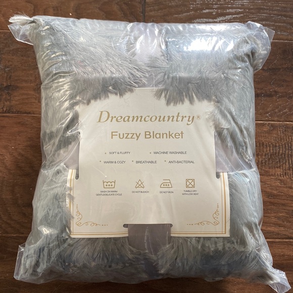 dreamcountry Other - Gray dream country fuzzy blanket sealed.